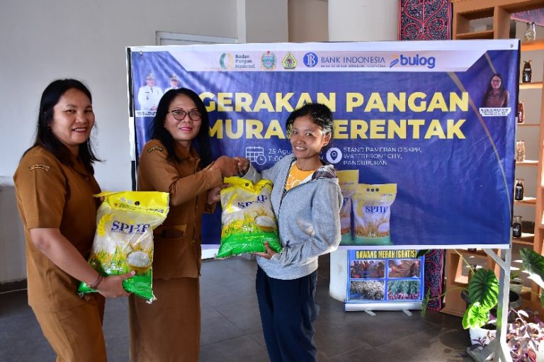 BANTU MASYARAKAT MELALUI GERAKAN PANGAN MURAH, PEMKAB SAMOSIR SEDIAKAN 5.000 Kg BERAS
