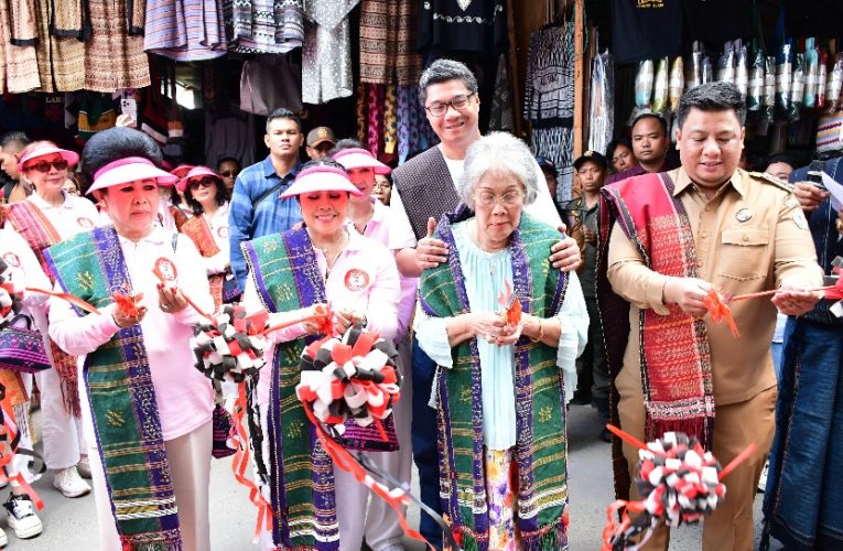 MAKAM RAJA SIDABUTAR DIRENOVASI, BUPATI SAMOSIR APRESIASI PERHATIAN KELUARGA BESAR SABAM SIRAIT DAN SIAP KERJASAMA 