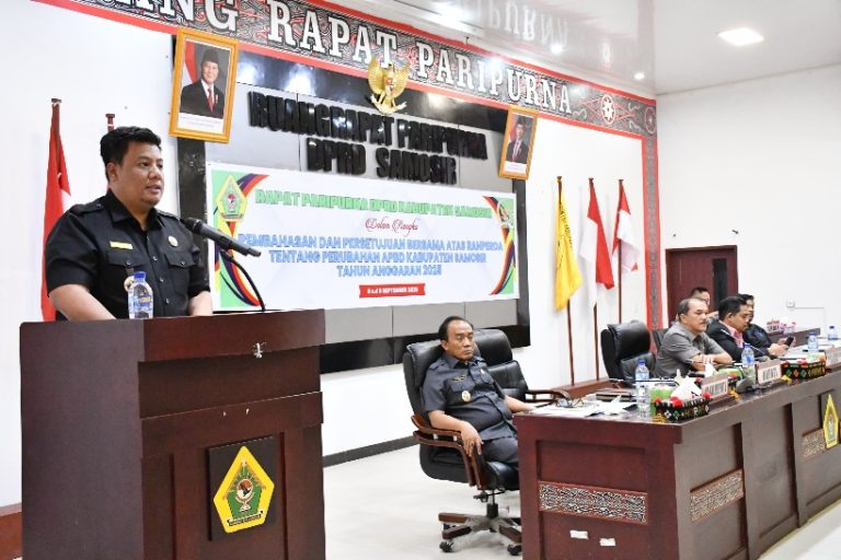 DISETUJUI 5 FRAKSI, BUPATI SAMOSIR DAN DPRD TETAPKAN RANPERDA P-APBD 2025 MENJADI PERDA
