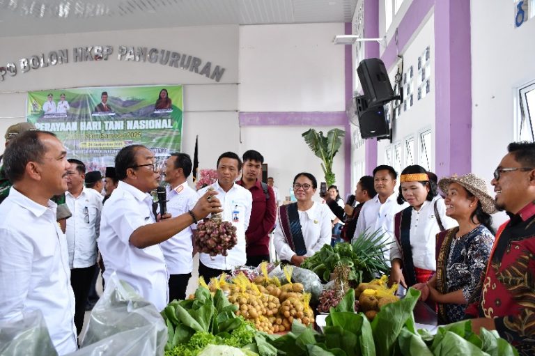 PEMKAB SAMOSIR RAYAKAN HARI TANI NASIONAL