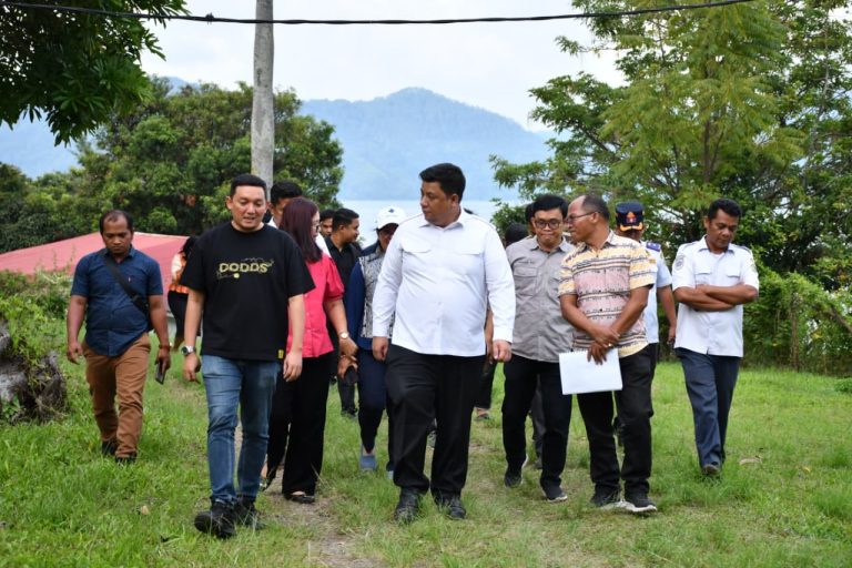 DIMULAI TAHUN 2026, BUPATI SAMOSIR MONITORING LOKASI RENCANA PEMBANGUNAN GEDUNG PERTUNJUKAN DAN TAMAN PRESIDEN RI