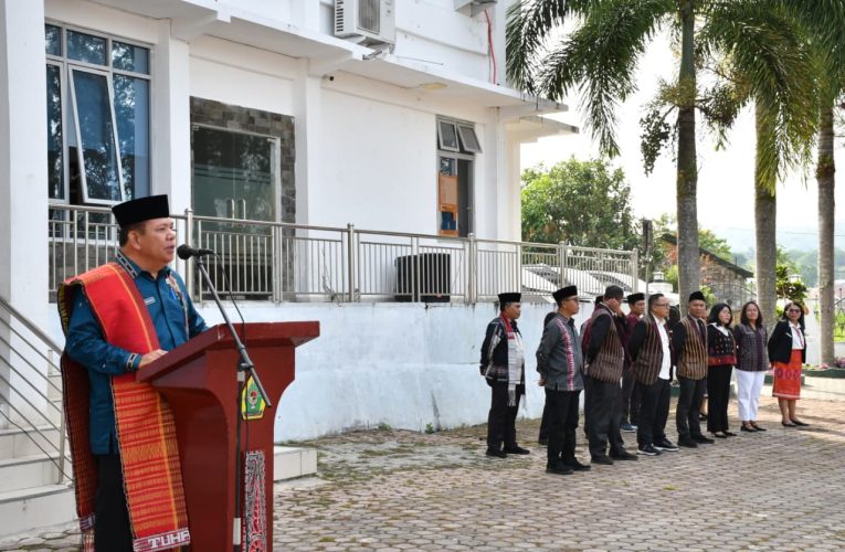 Upacara Hari Kesadaran Nasional, ASN Samosir Kompak Kenakan Ulos
