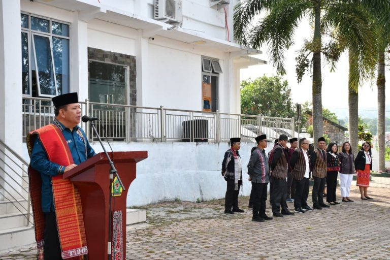 Upacara Hari Kesadaran Nasional, ASN Samosir Kompak Kenakan Ulos