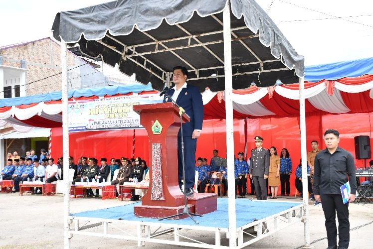 BUPATI SAMOSIR INSPEKTUR UPACARA HARI PAHLAWAN, KENANG JASA PAHLAWAN LEWAT ZIARAH TABUR BUNGA DI SIDAMDAM