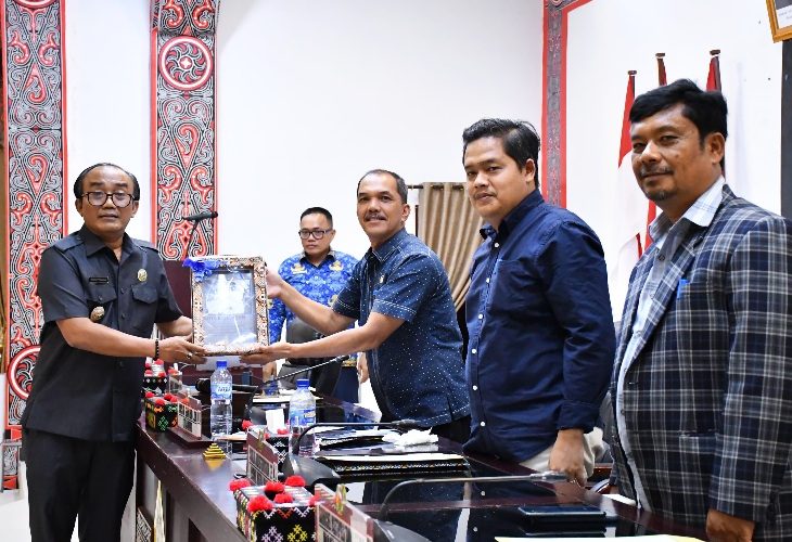 WAKIL BUPATI SAMOSIR SAMPAIKAN NOTA KEUANGAN RANCANGAN APBD 2026