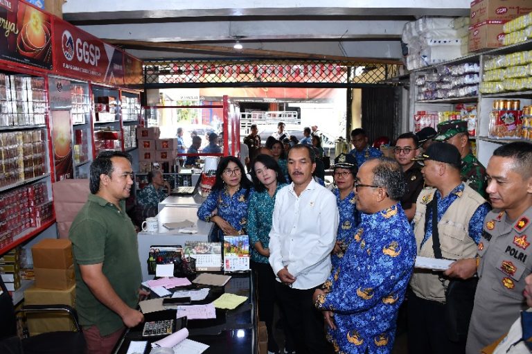 WABUP SAMOSIR BERSAMA FORKOPIMDA LAKUKAN MONITORING BAPOKTING, STOK AMAN DAN HARGA TERKENDALI