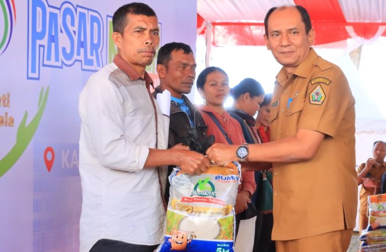 Kerjasama dengan Pemkab Samosir, PT. Inalum bagikan 1000 paket sembako seharga 50 ribu rupiah 