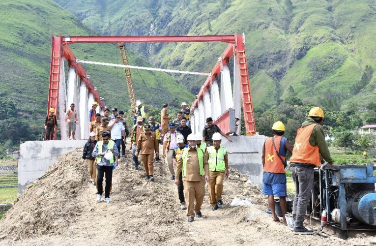 Bupati Samosir Monitoring Pembangunan Jembatan Sitapigagan, Penantian 16 Tahun Masyarakat Terealisasi