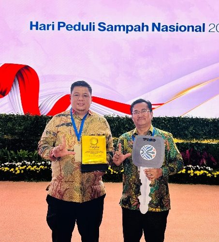 Satu-satunya dari Sumut, Kabupaten Samosir Terima Penghargaan Sertifikat Menuju Kota Bersih.