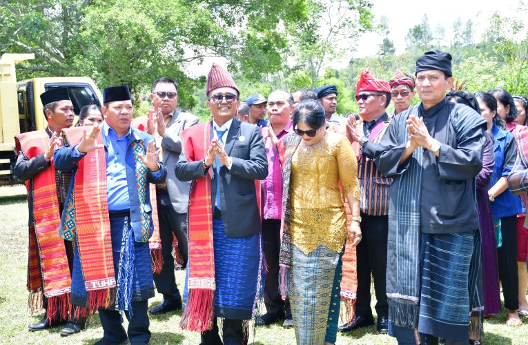 Hari Kedua Mangase Taon, Ritual Sakral Mangalahat Horbo Tampilkan Kekayaan Budaya Batak
