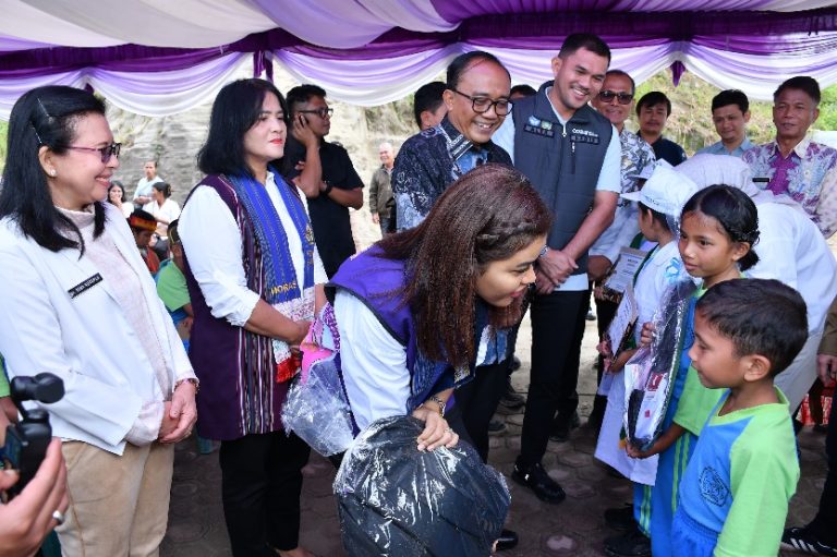 Dua Hari di Samosir, Ketua Pembina Posyandu Sumut Kahiyang Ayu Pastikan Pelayanan Posyandu Berjalan Optimal
