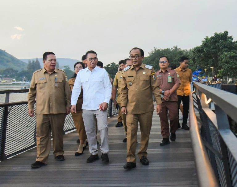Jalin Silaturahmi, Wabup Samosir Sambut Kehadiran Wakil Walikota Medan di Waterfront Pangururan
