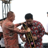 BUPATI SAMOSIR DINOBATKAN SEBAGAI DUTA BAPAK ASUH ANAK STUNTING TINGKAT SUMUT 