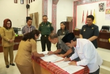 BUPATI SAMOSIR BERSAMA DPRD SAHKAN PERDA P-APBD 2023 