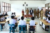 BUPATI SAMOSIR BERIKAN PELAYANAN KEPADA MASYARAKAT DESA TURPUK LIMBONG, TURPUK SIHOTANG DAN JANJI MARTAHAN 