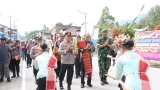 Silaturahmi Kamtibmas, Kapolda Sumut Berikan 1.500 Paket Sembako Bakti Sosial Bagi Masyarakat Kecamatan Simanindo.