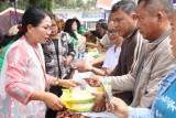 Ratusan Warga Pangururan Serbu Gerakan Pangan Murah di Taman Sitolu Hae Horbo.