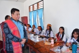 DUKUNG PROGRAM MAKANAN BERGIZI GRATIS, BUPATI SAMOSIR BERSAMA DPC GERINDRA BERIKAN MAKANAN KEPADA PELAJAR SMP N 1 PANGURURAN 