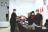 BUPATI SAMOSIR SAMPAIKAN NOTA PENGANTAR RANPERDA PERTANGGUNG JAWABAN PELAKSANAAN APBD 2021