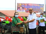 WAKIL BUPATI SAMOSIR SERAHKAN BANTUAN ALSINTAN