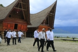 Bupati Samosir Bersama Asdatun Kejatisu Monitoring Revitalisasi Pembangunan Kampung Ulos dan Perkampungan Siallagan